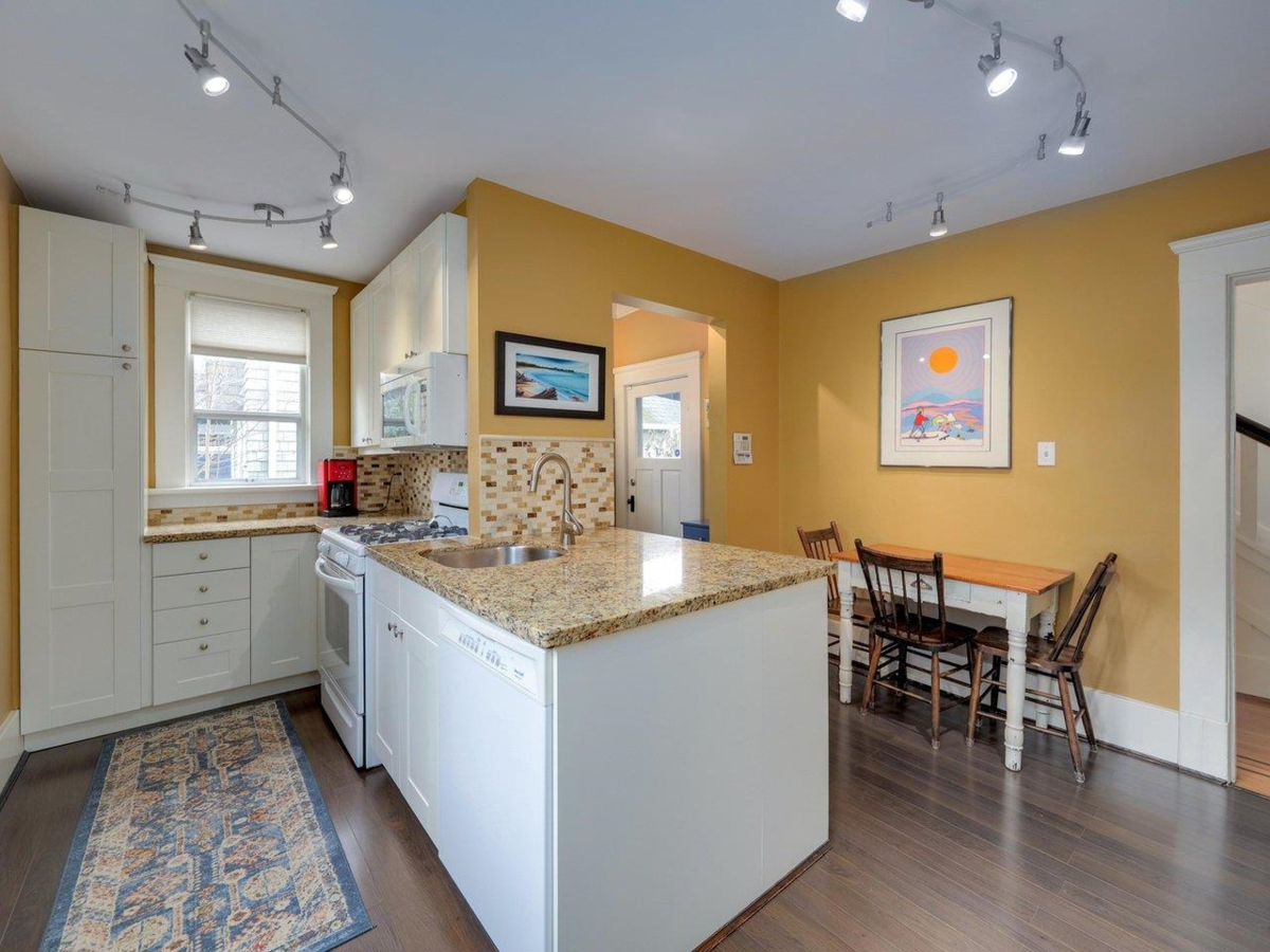 Kitchen Island Photo of 3480 Yukon Street, Vancouver, BC