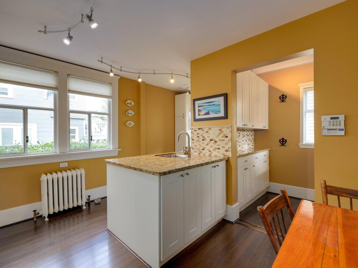 Kitchen Photo of 3480 Yukon Street, Vancouver, BC
