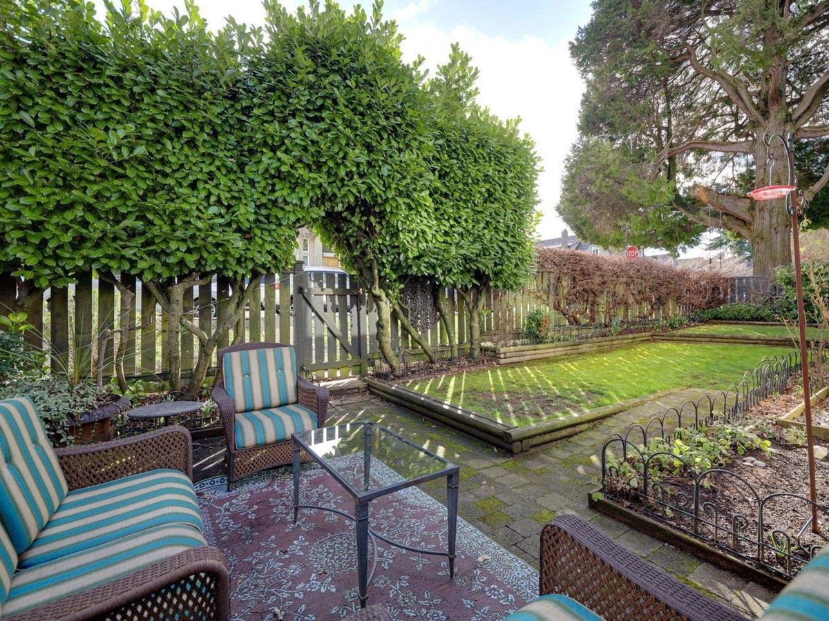 Outdoor Kitchen Photo of 3480 Yukon Street, Vancouver, BC