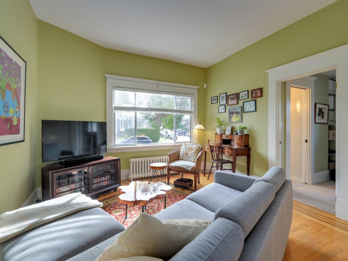 Walk-In Closet Photo of 3480 Yukon Street, Vancouver, BC