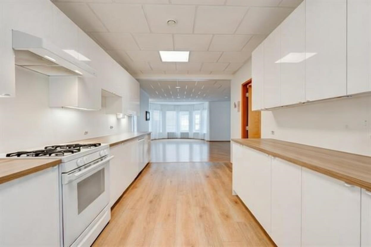 Walk-In Closet Photo of 30780 Keystone Avenue, Mission, BC