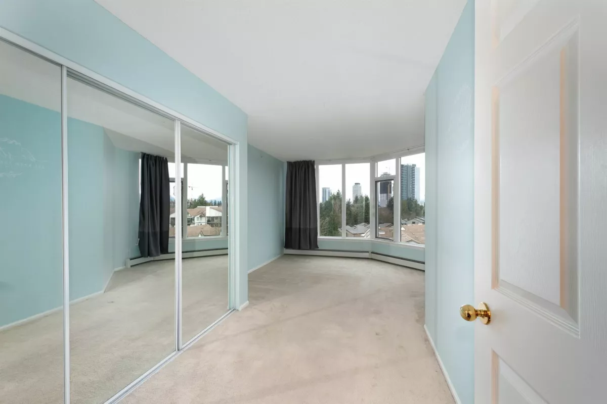 Entry Foyer Photo of 403 13880 101 Avenue, Surrey, BC