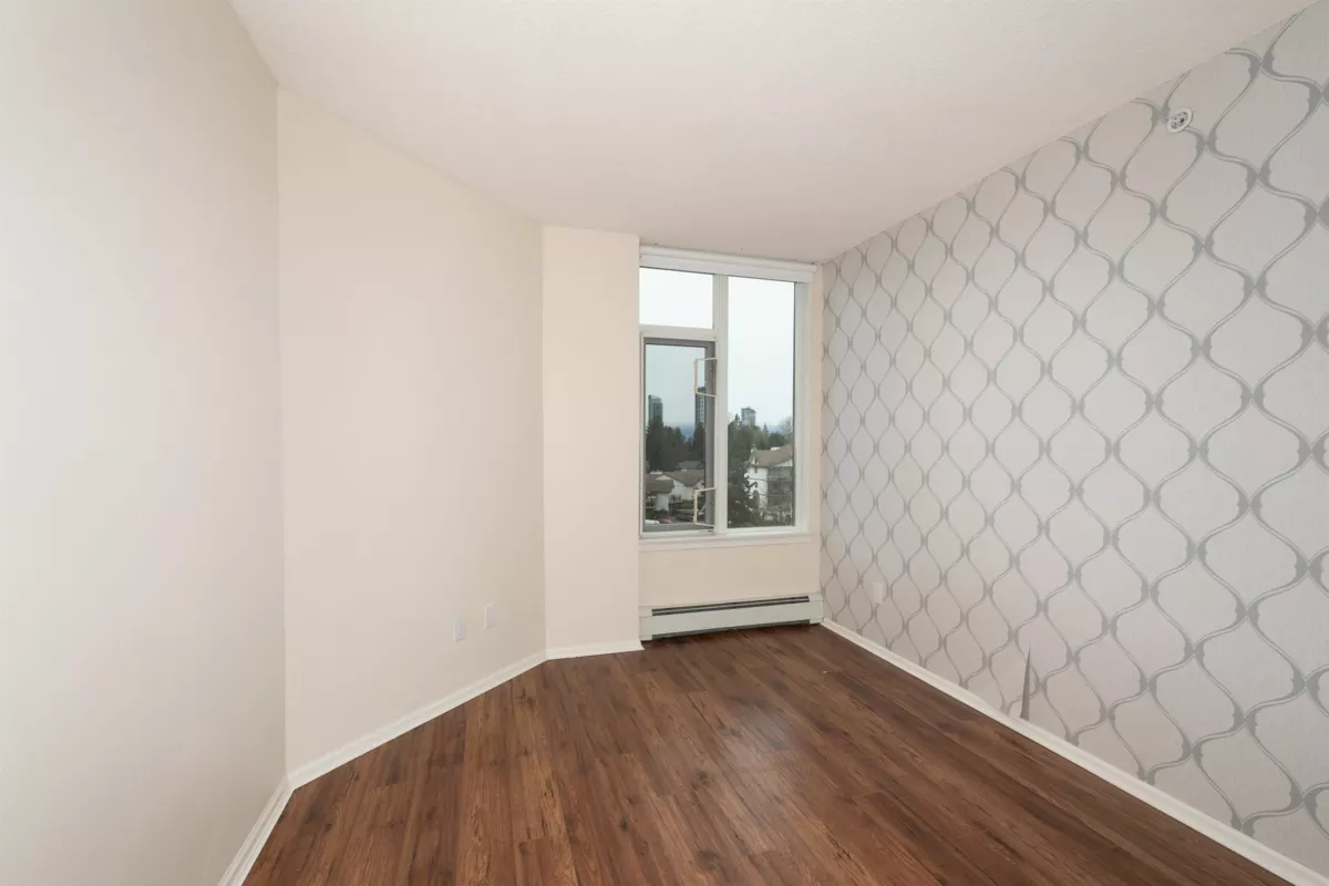 Front Yard Photo of 403 13880 101 Avenue, Surrey, BC