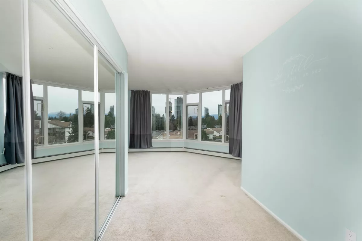 Hallway Photo of 403 13880 101 Avenue, Surrey, BC