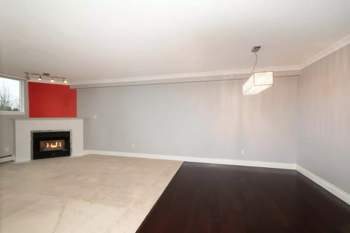 Kitchen Photo of 403 13880 101 Avenue, Surrey, BC