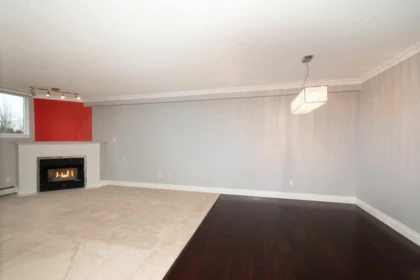 Kitchen Photo of 403 13880 101 Avenue, Surrey, BC