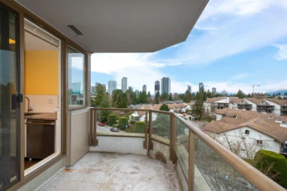 Powder Room Photo of 403 13880 101 Avenue, Surrey, BC