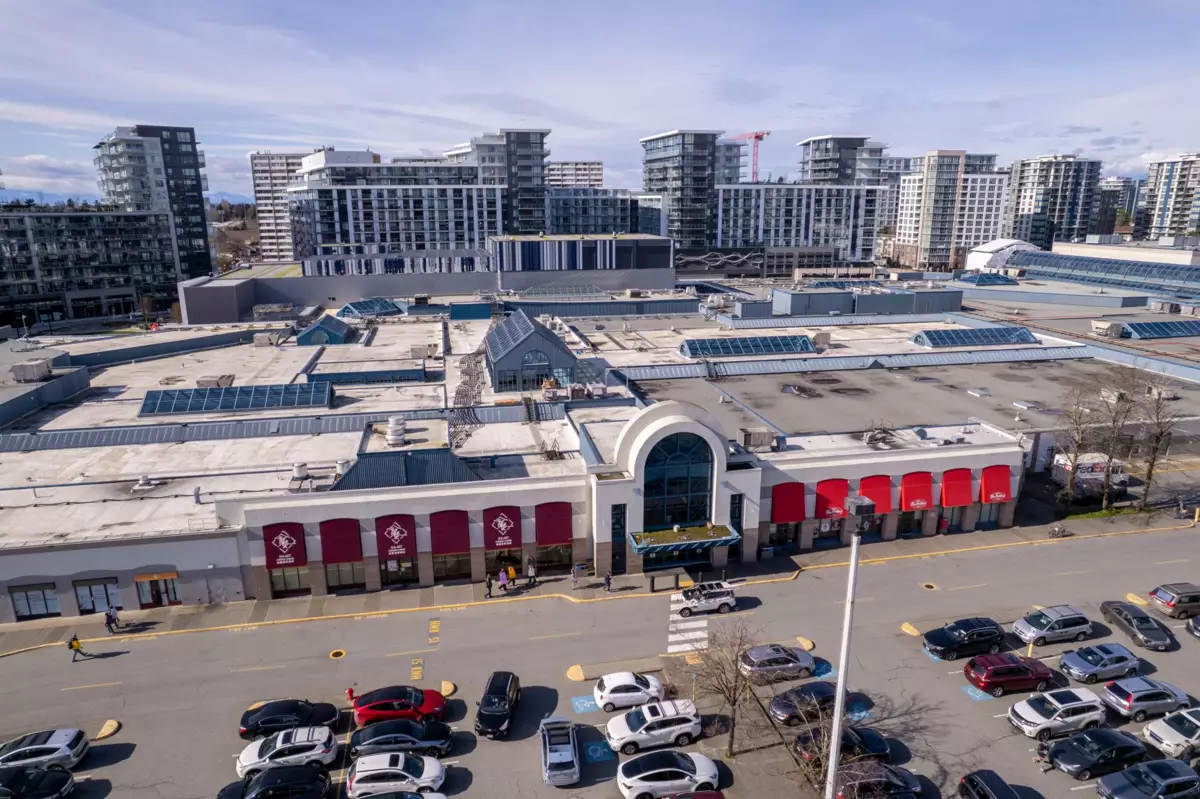 Front Yard Photo of 1215 6500 Minoru Boulevard, Richmond, BC