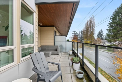 Mudroom Photo of 214 14022 North Bluff Road, White Rock, BC