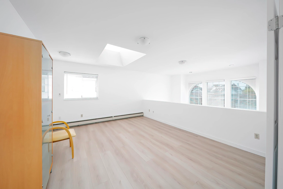 Entry Foyer Photo of 5611 Holt Avenue, Richmond, BC