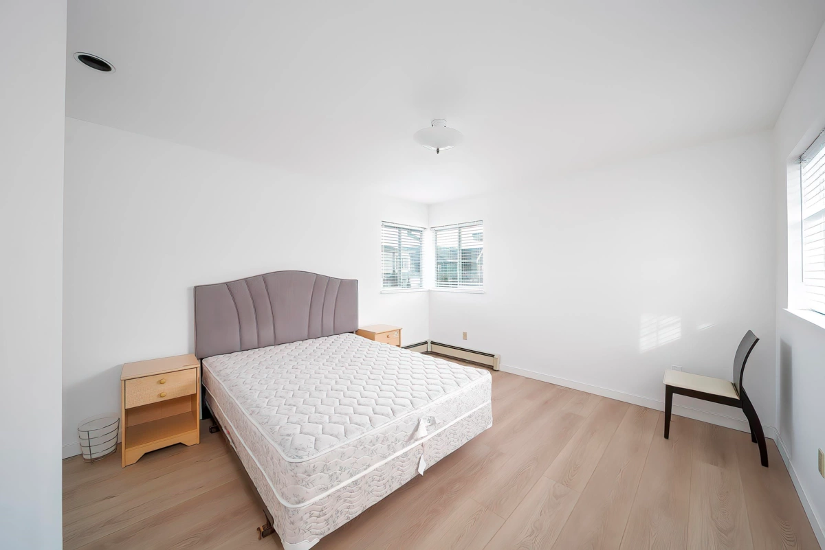 Garden / Landscaping Photo of 5611 Holt Avenue, Richmond, BC