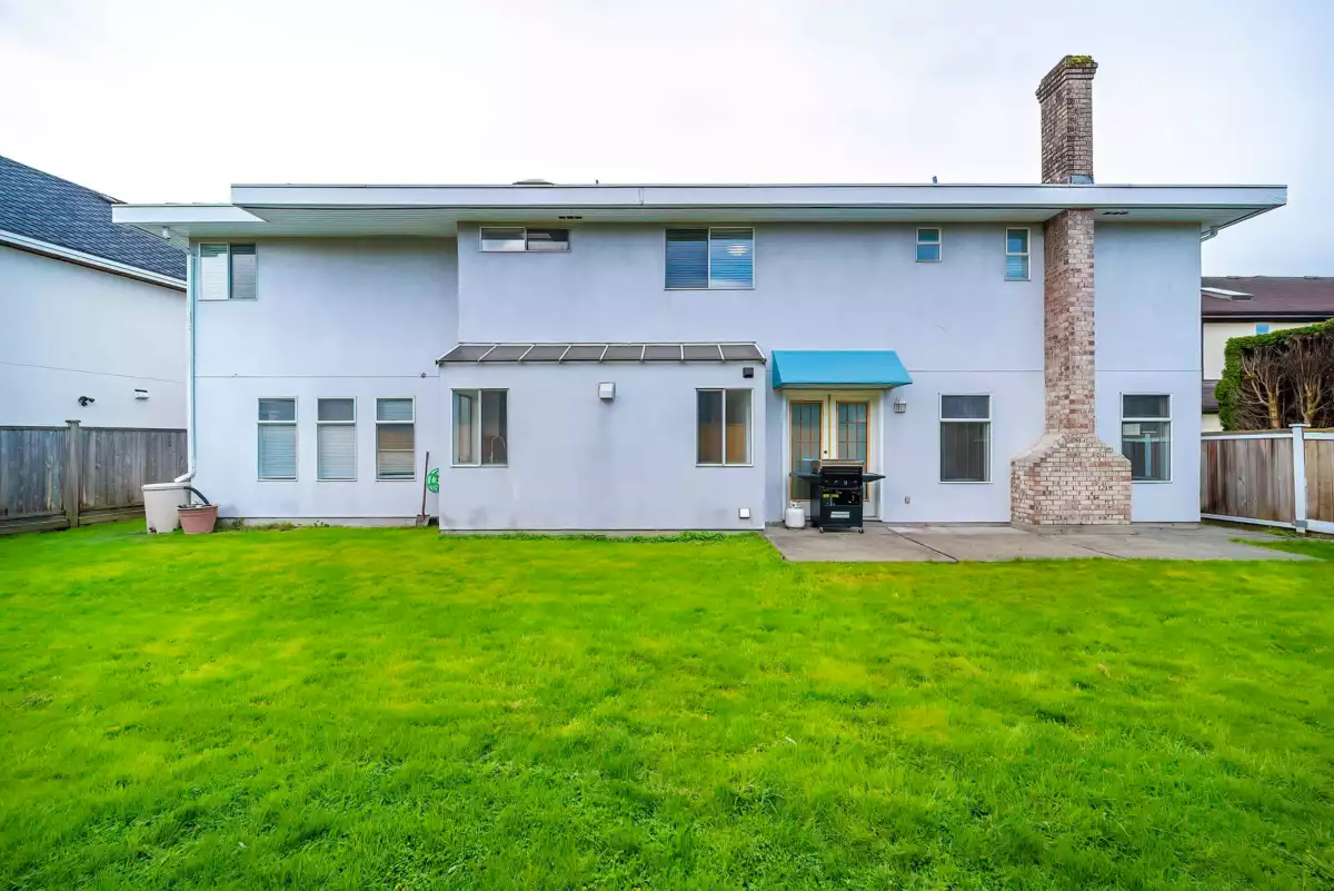 Kitchen Island Photo of 5611 Holt Avenue, Richmond, BC