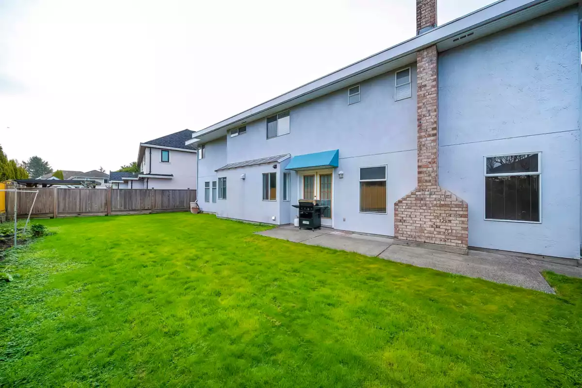 Kitchen Photo of 5611 Holt Avenue, Richmond, BC