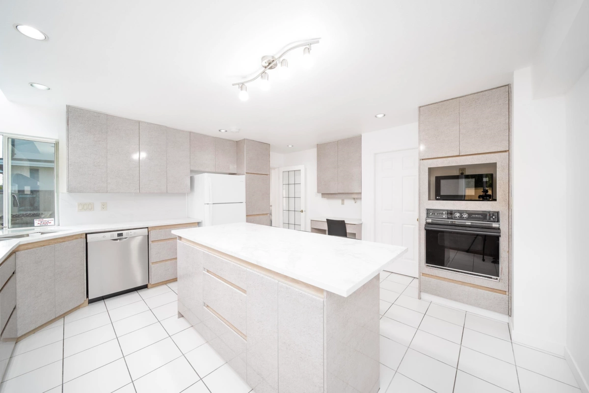 Laundry Room Photo of 5611 Holt Avenue, Richmond, BC