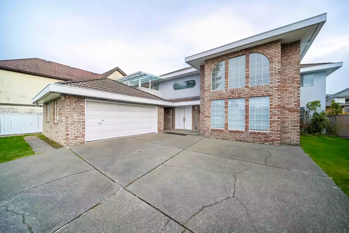 Living Room Photo of 5611 Holt Avenue, Richmond, BC