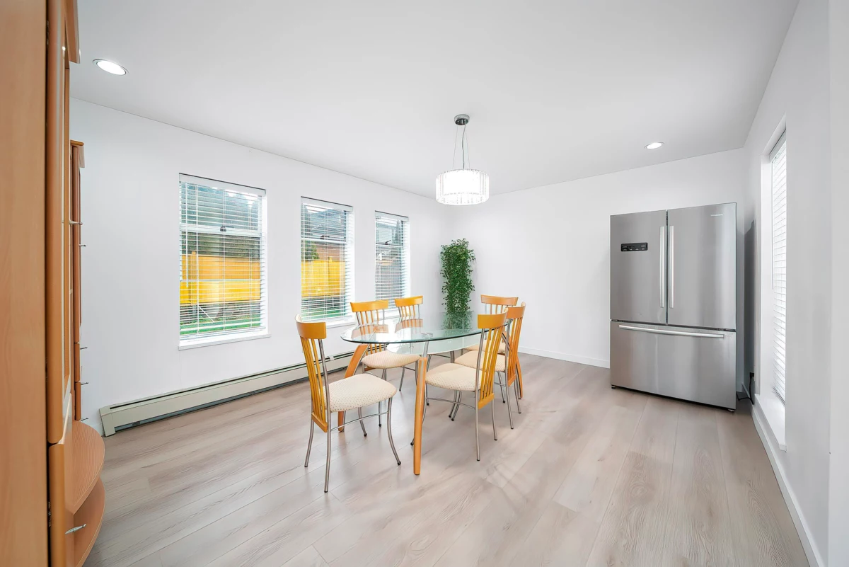 Powder Room Photo of 5611 Holt Avenue, Richmond, BC