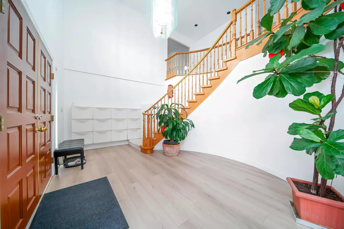 Walk-In Closet Photo of 5611 Holt Avenue, Richmond, BC