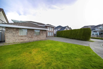 5611 Holt Avenue, Richmond, BC