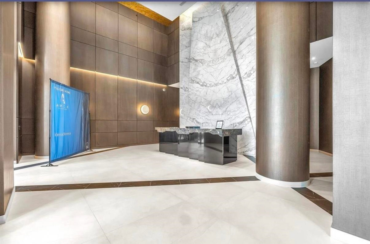 Kitchen Island Photo of 1808 1500 Fern Street, North Vancouver, BC