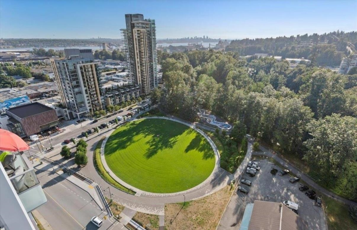 Office / Den Photo of 1808 1500 Fern Street, North Vancouver, BC