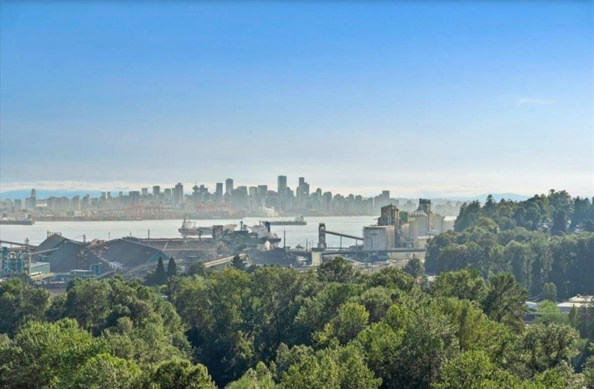 Powder Room Photo of 1808 1500 Fern Street, North Vancouver, BC