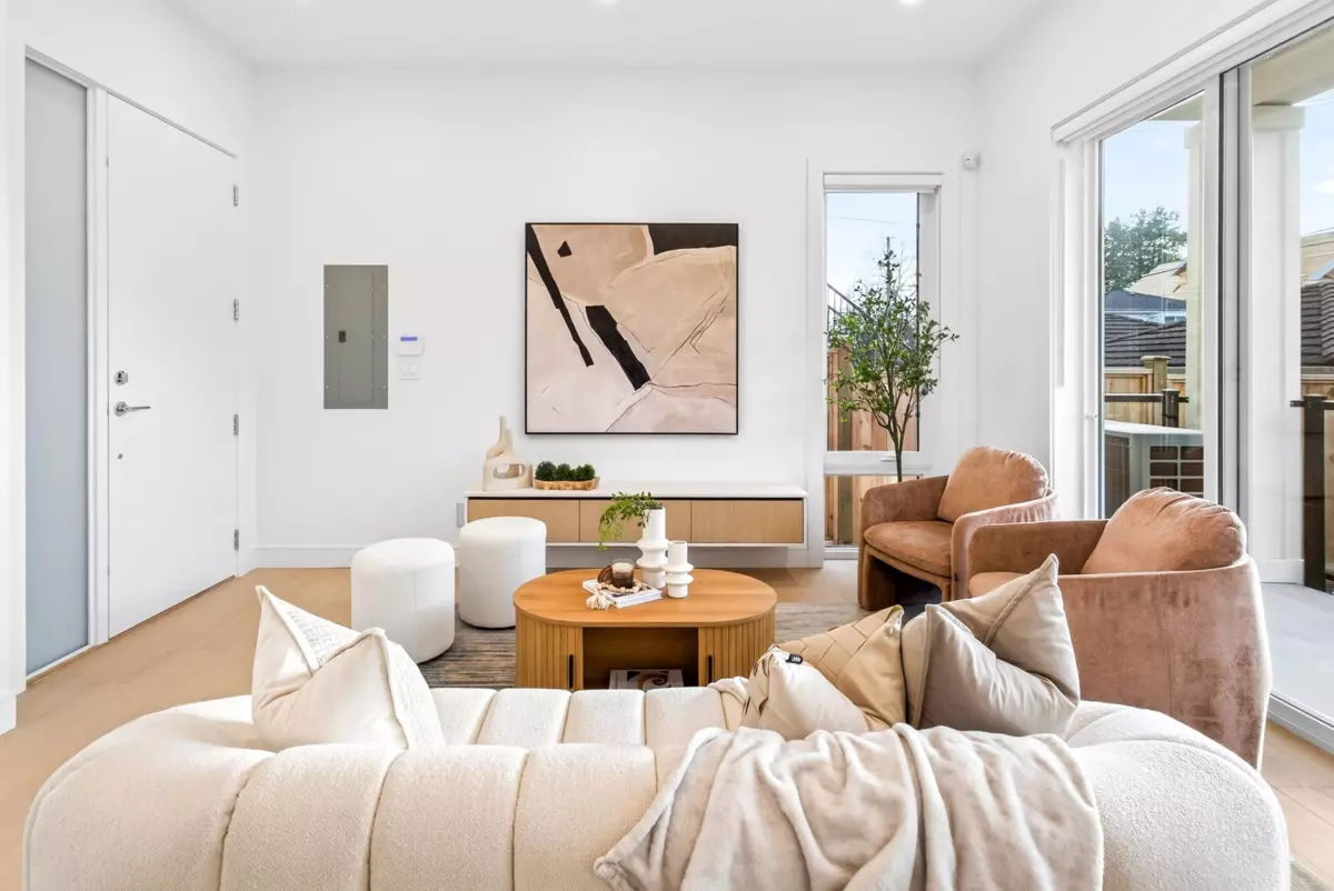 Living Room Photo of 2 6933 Prince Edward Street, Vancouver, BC