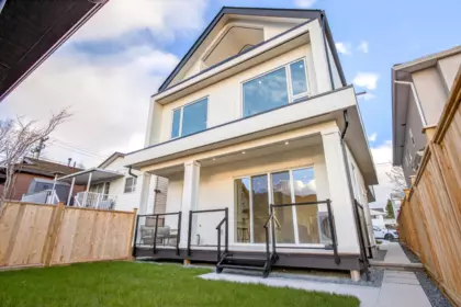 Aerial View of 2 6933 Prince Edward Street, Vancouver, BC