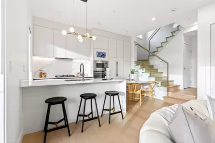 Breakfast Nook Photo of 2 6933 Prince Edward Street, Vancouver, BC