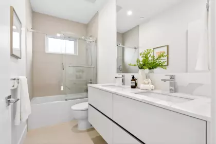 Mudroom Photo of 2 6933 Prince Edward Street, Vancouver, BC