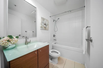 Hallway Photo of 1703 5900 Alderbridge Way, Richmond, BC