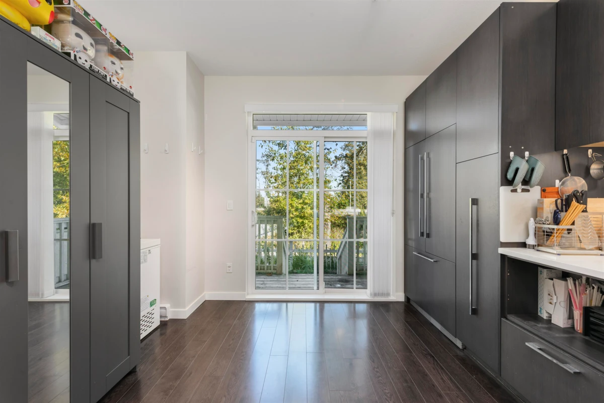 Dining Area Photo of 27 5551 Admiral Way, Ladner, BC