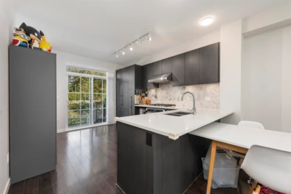 Kitchen Photo of 27 5551 Admiral Way, Ladner, BC
