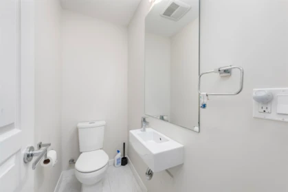 Primary Bathroom Photo of 27 5551 Admiral Way, Ladner, BC