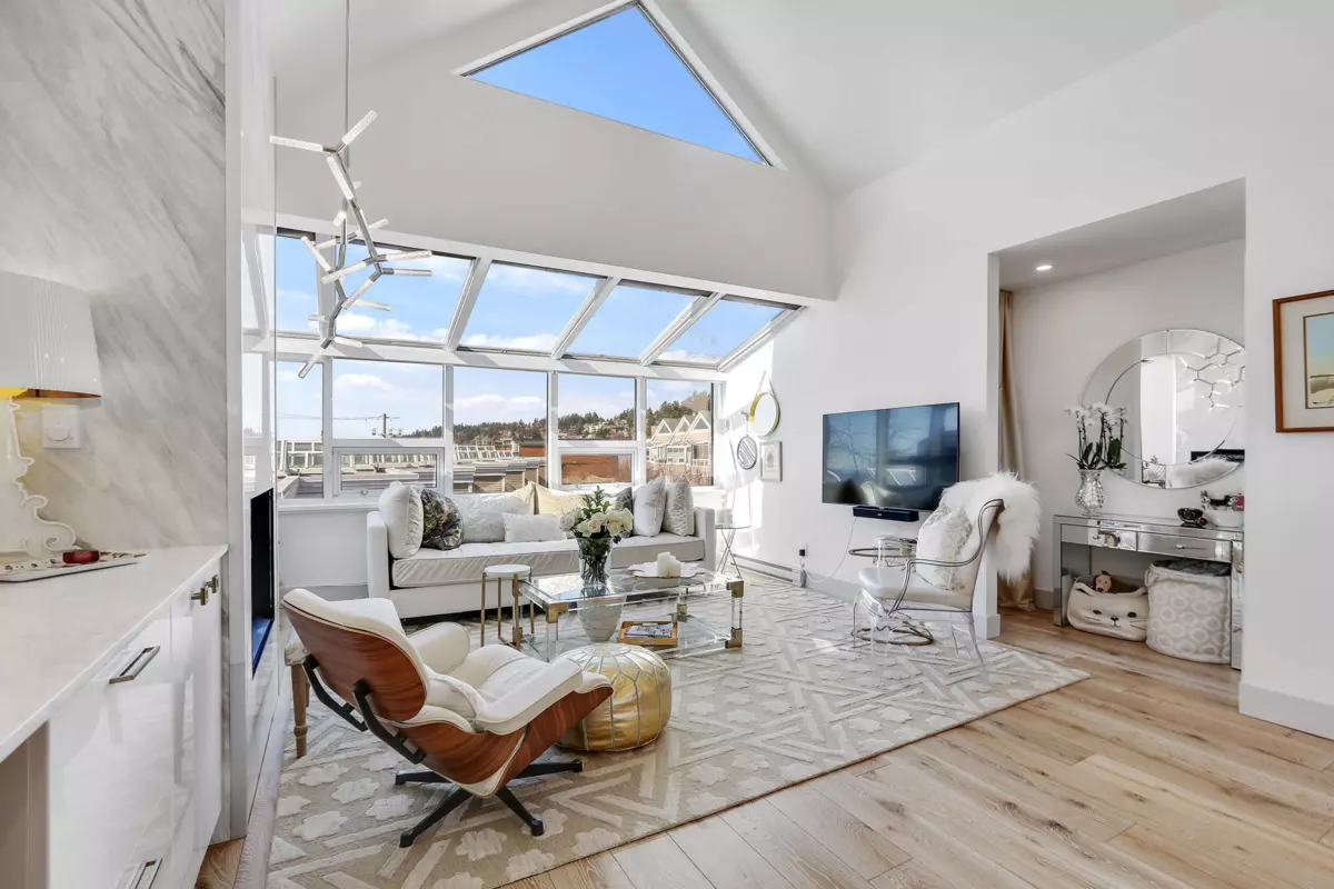 Living Room Photo of 1115 Elm Street, White Rock, BC