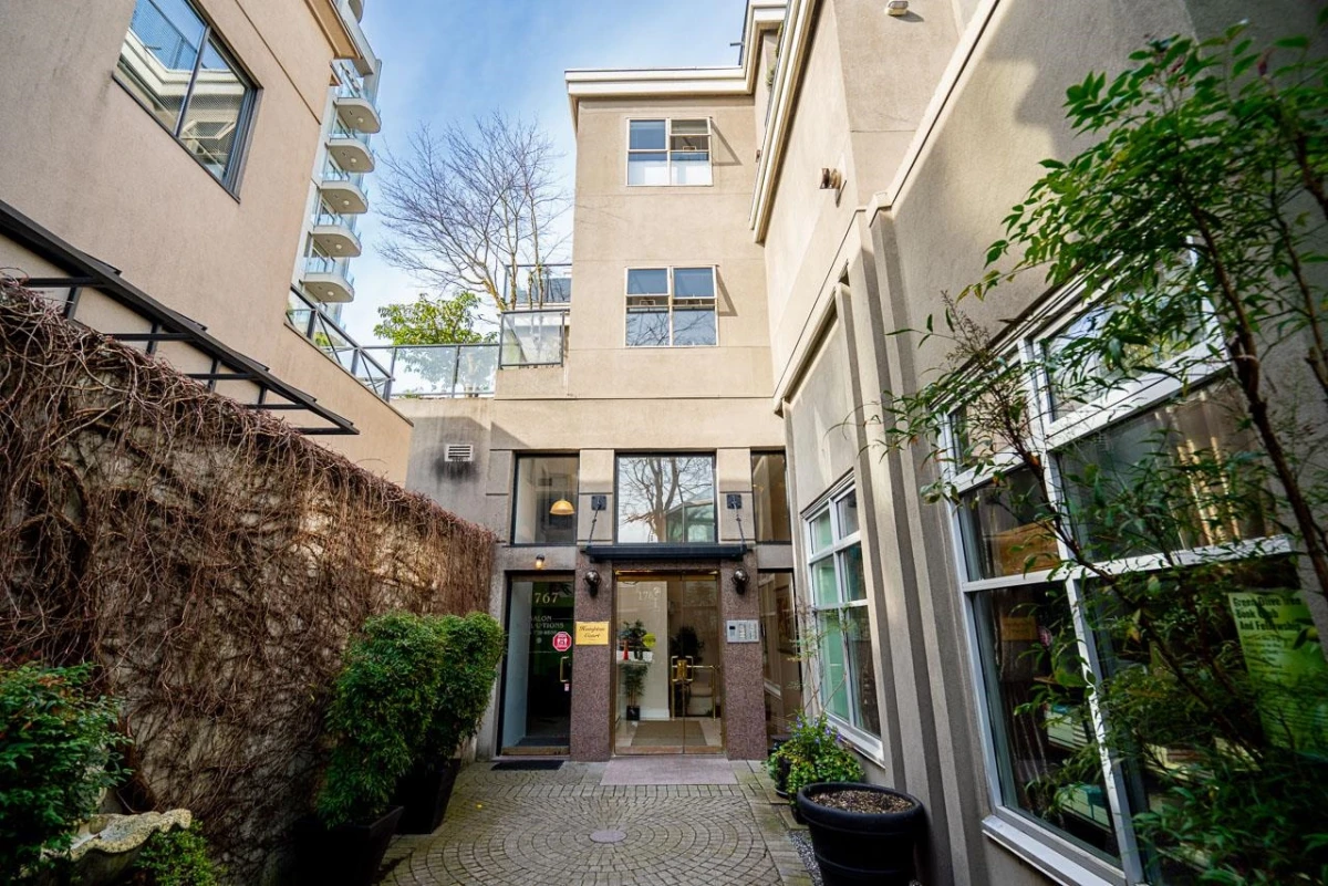 Family Room Photo of 204 1765 Marine Drive, West Vancouver, BC