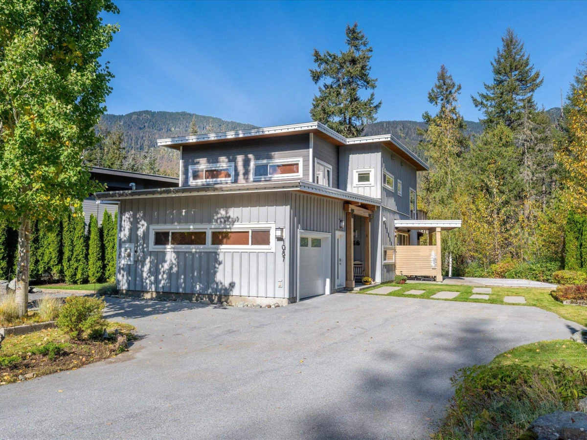 Living Room Photo of 1087 Madeley Place, Whistler, BC