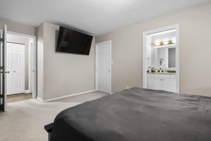 Hallway Photo of 5642 Thornhill Street, Chilliwack, BC