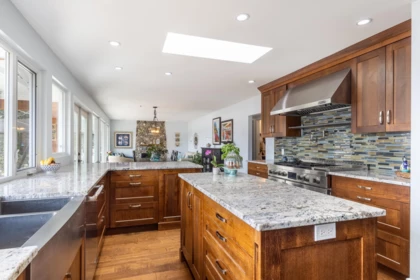 Kitchen Island Photo of 7616 Eureka Avenue, Halfmoon Bay, BC