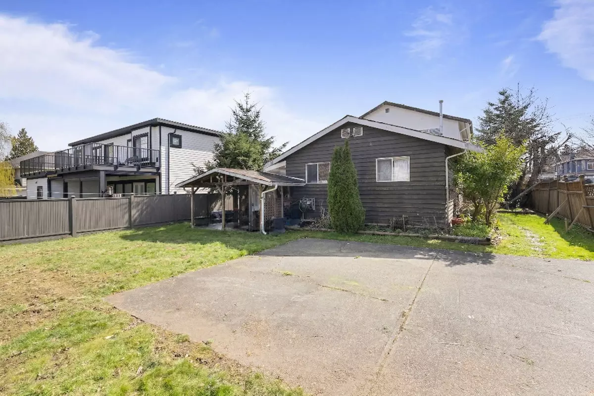 Living Room Photo of 12945 64 Avenue, Surrey, BC