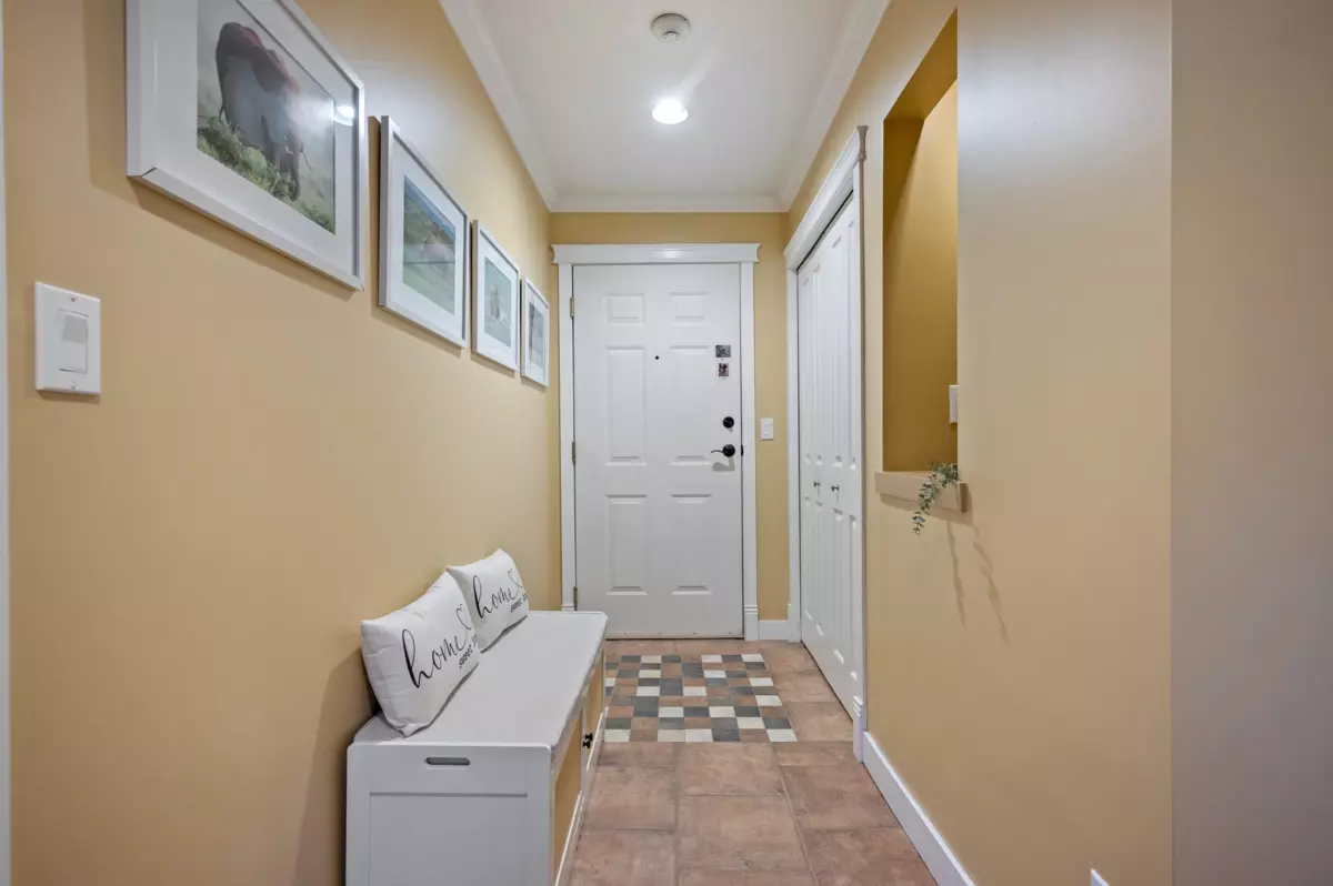 Dining Area Photo of 307 15941 Marine Drive, White Rock, BC