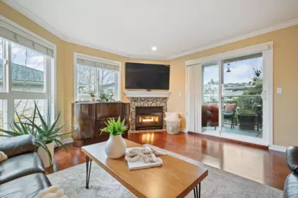 Powder Room Photo of 307 15941 Marine Drive, White Rock, BC