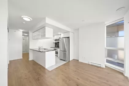 Primary Bathroom Photo of 910 833 Seymour Street, Vancouver, BC