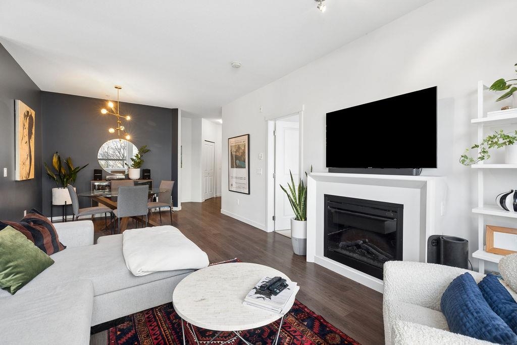 Dining Area Photo of 207 217 W 8th Street, North Vancouver, BC