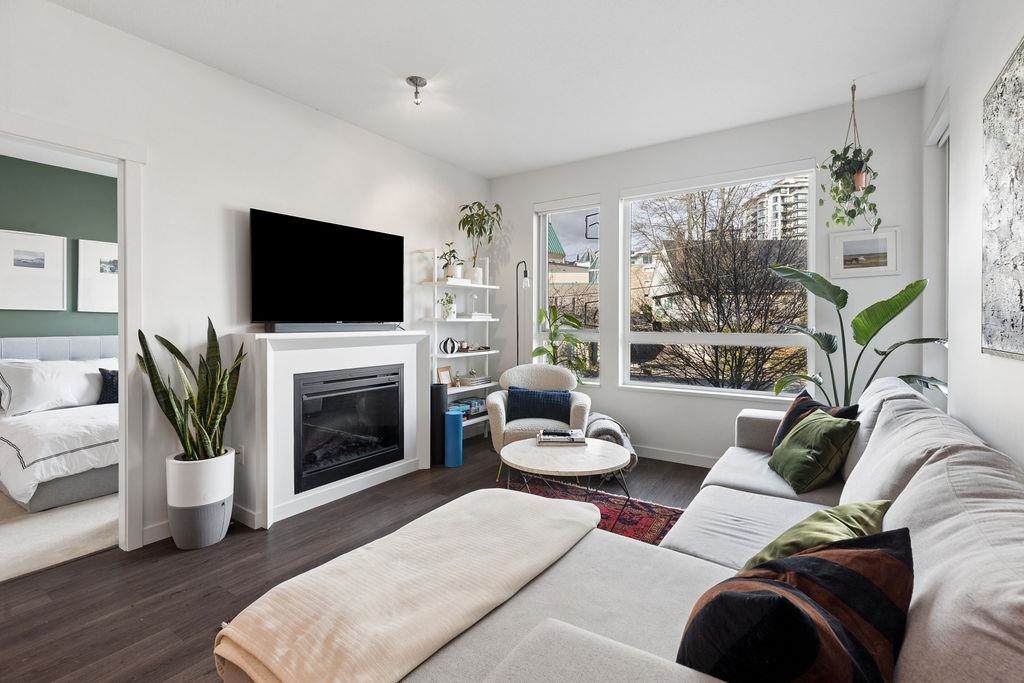 Living Room Photo of 207 217 W 8th Street, North Vancouver, BC