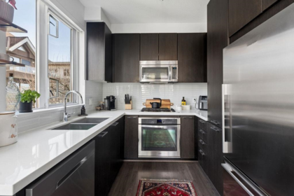 Breakfast Nook Photo of 207 217 W 8th Street, North Vancouver, BC