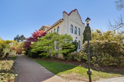 Hot Tub / Spa Photo of 20 3428 Adanac Street, Vancouver, BC