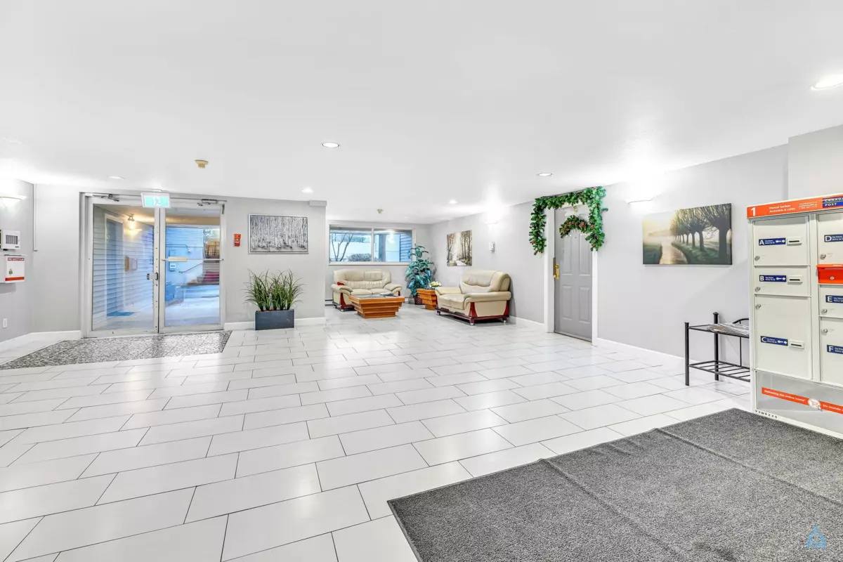 Dining Area Photo of 307 13680 84 Avenue, Surrey, BC