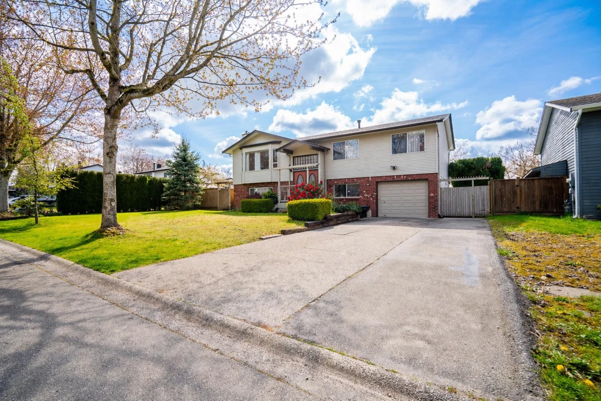 Family Room Photo of 18320 59a Avenue, Surrey, BC