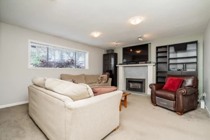 Hallway Photo of 18320 59a Avenue, Surrey, BC