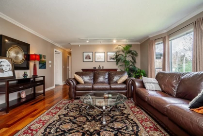 Kitchen Island Photo of 18320 59a Avenue, Surrey, BC